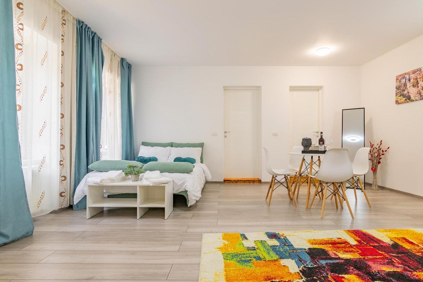 Old Town By Mm Host Apartment Brasov Luaran gambar
