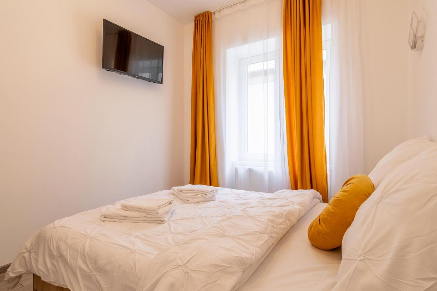 Old Town By Mm Host Apartment Brasov Luaran gambar
