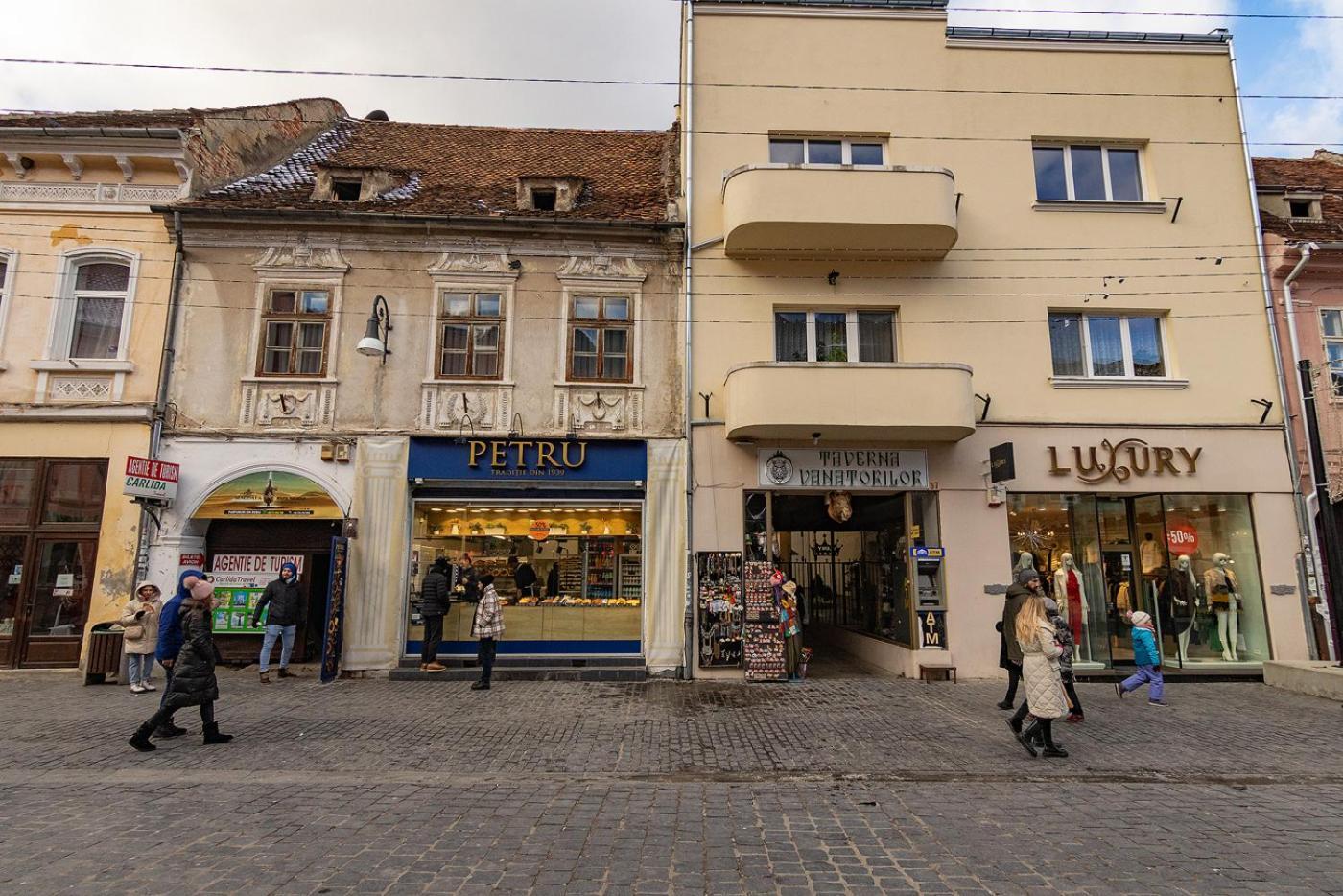 Old Town By Mm Host Apartment Brasov Luaran gambar