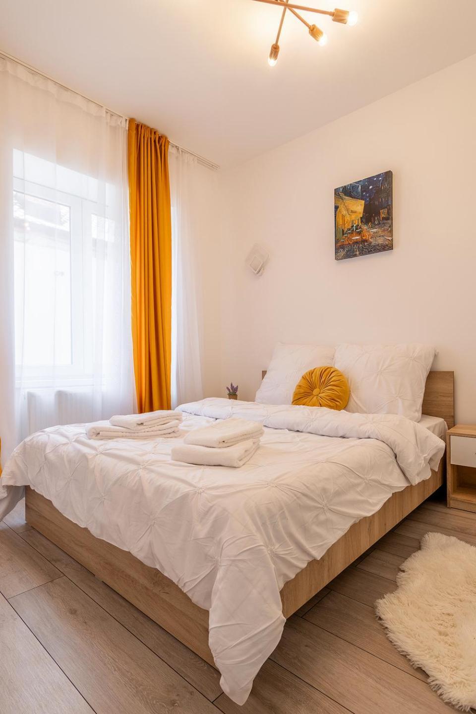 Old Town By Mm Host Apartment Brasov Luaran gambar