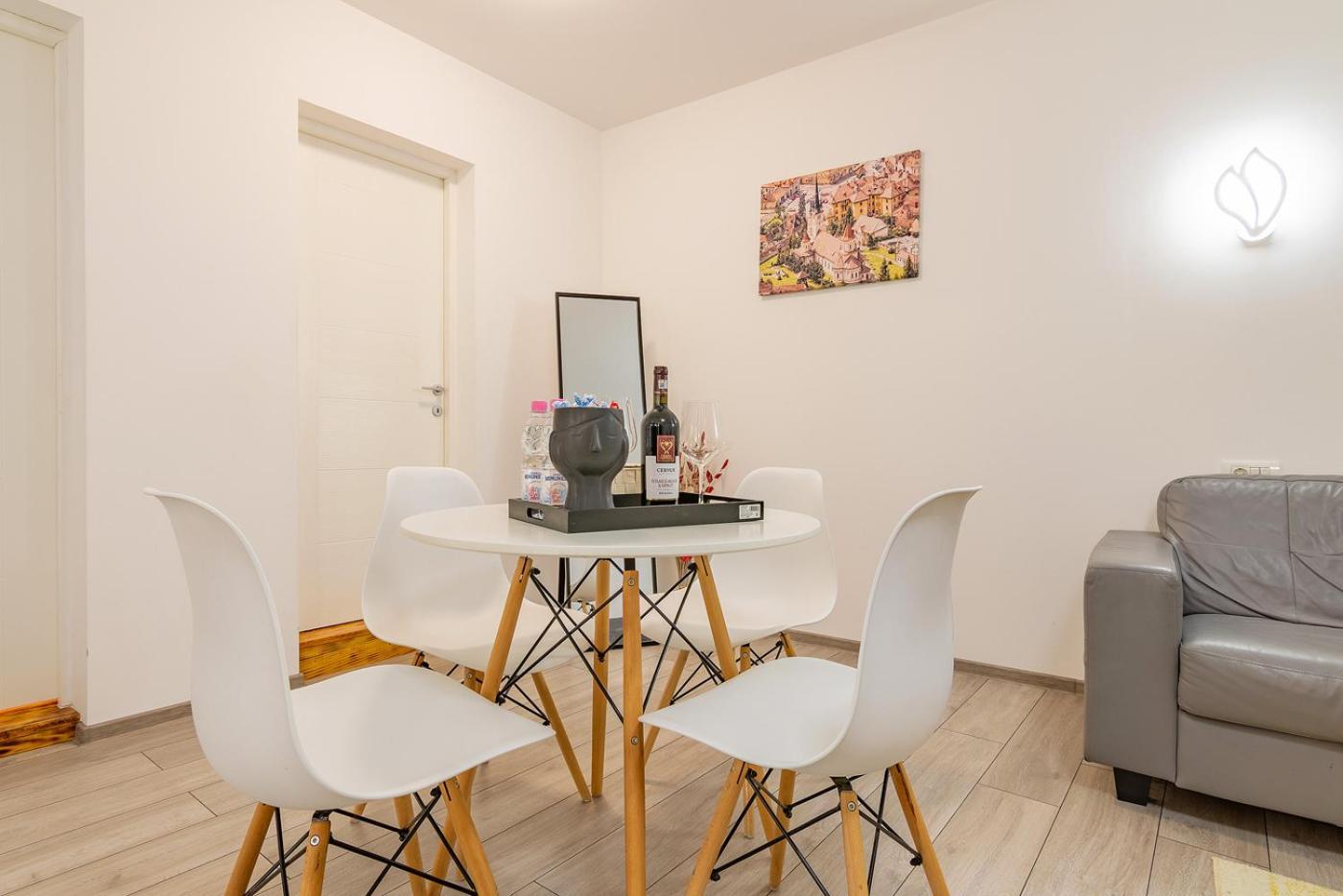 Old Town By Mm Host Apartment Brasov Luaran gambar