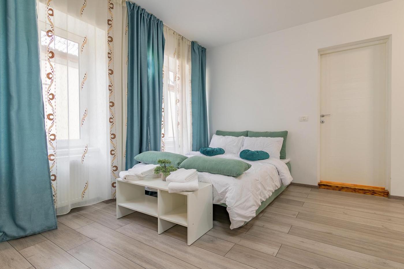 Old Town By Mm Host Apartment Brasov Luaran gambar